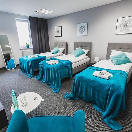 Czarno Na Bialym Hotell Krasków Exteriör bild