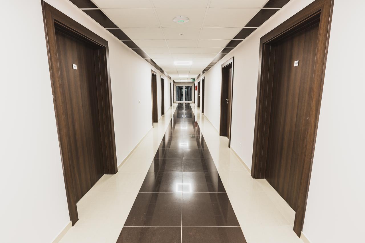 Czarno Na Bialym Hotell Krasków Exteriör bild