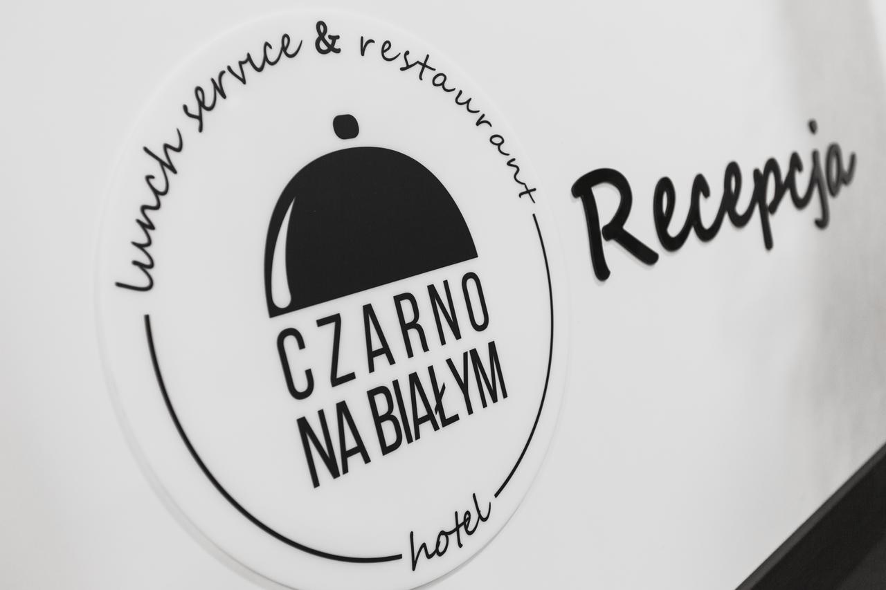 Czarno Na Bialym Hotell Krasków Exteriör bild