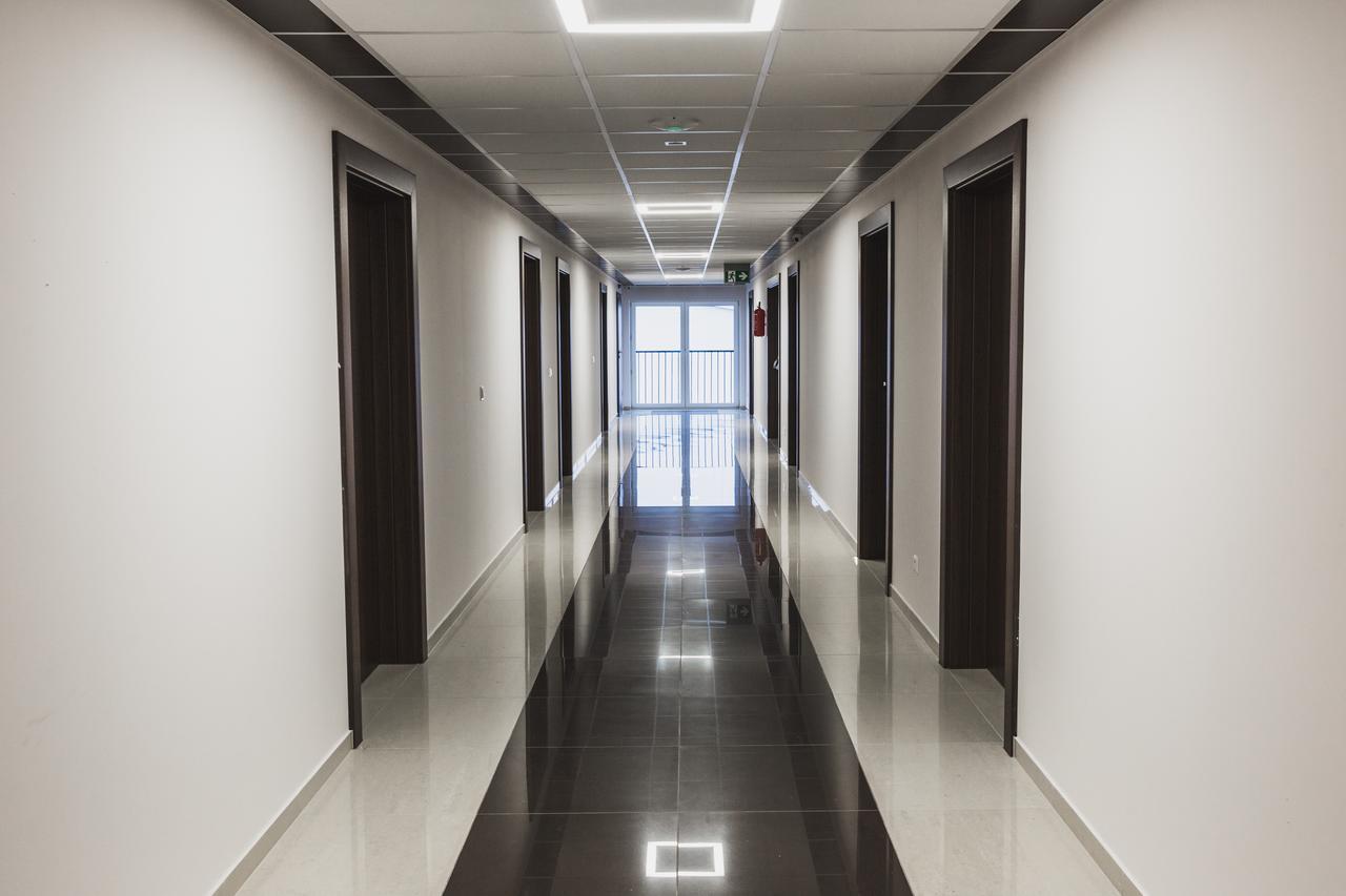 Czarno Na Bialym Hotell Krasków Exteriör bild