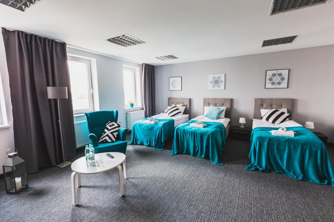 Czarno Na Bialym Hotell Krasków Exteriör bild