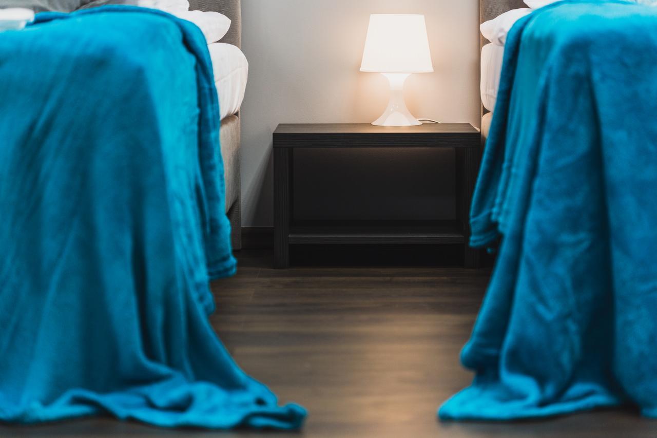 Czarno Na Bialym Hotell Krasków Exteriör bild